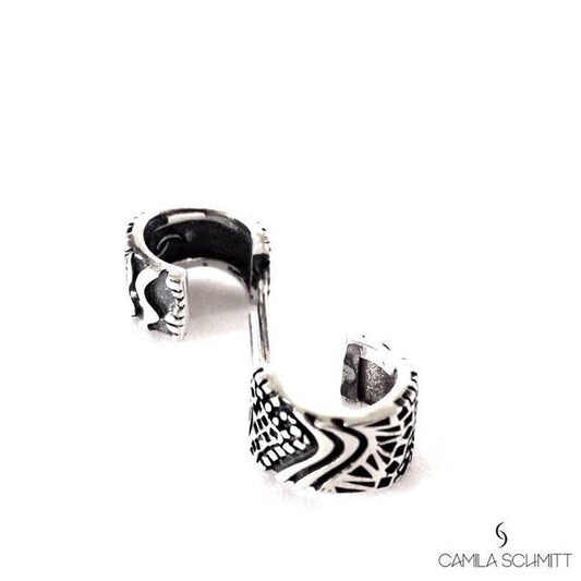 Brinco argola contornos do Rio em prata 925 oxidada (escura). Embalagem em estojo de madeira. Esta é uma joia de prata 925 produzida com uma liga conhecida internacionalmente com STERLING SILVER – 925, o que significa que ela é constituída de 92,5% de prata pura, garantindo a qualidade do material utilizado.