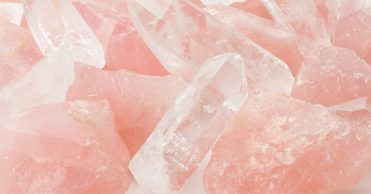 Quartzo Rosa - Se pedras são por natureza amuletos, o quartzo rosa é portador do Amor.