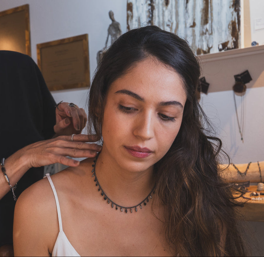 Colar Choker Nanquim Respingos