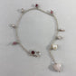 Pulseira corrente elo português aberto em prata 925 polida (clara), com pingentes em pedras quartzo rosa, pérola lilás, granada, quartzo cereja e rodocrosita. Comprimento: regulagem entre 15cm e 18cm. Para outras medidas entre em contato. Embalagem em envelope de tecido, com cartão postal Amor Maior. Esta é uma joia de prata 925 produzida com uma liga conhecida internacionalmente com STERLING SILVER – 925, o que significa que ela é constituída de 92,5% de prata pura, garantindo a qualidade do material utili